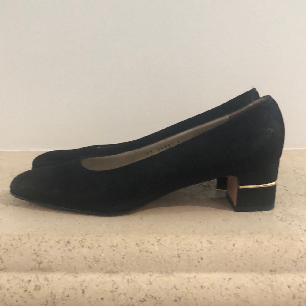 Salvatore Ferragamo black shimmer low pumps. Size 9.5